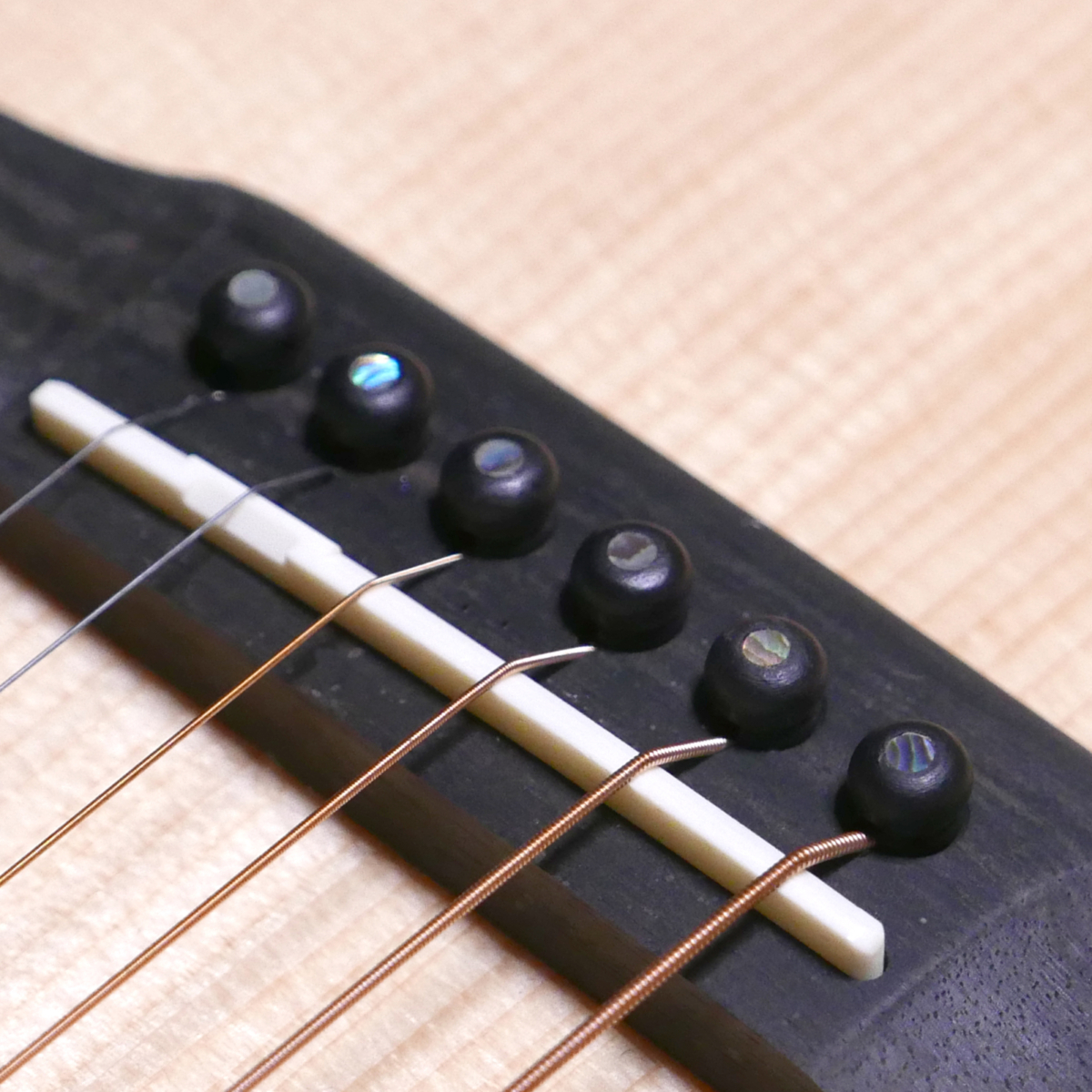 Bridge Pins Nature Ebony/Abalone Dot	[BP-NA EB/AD]の写真
